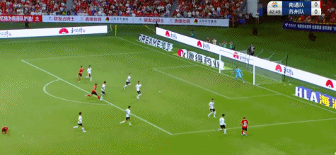 半场：南通队1-0苏州队，纪振勇低级失误，郭凯楠笑纳大礼