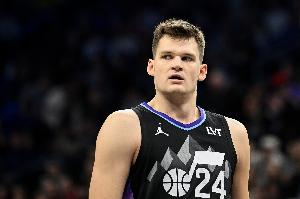 没啥出手权！凯斯勒6中3得7分9板1助1断2帽 正负值-23